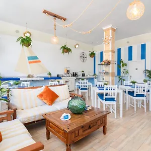 hostal-pension-neon-tenerife.adeje-hotels.com/